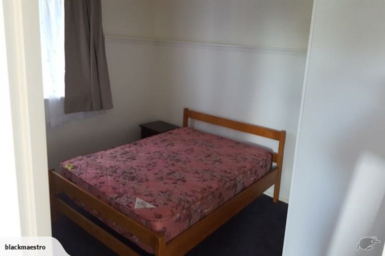 Photo of property in 2/813 East Coast Road, Northcross, Auckland, 0630