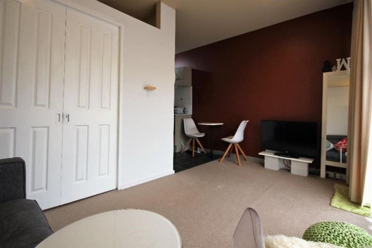 Photo of property in Atrium Towers, 1n/154 The Terrace, Wellington Central, Wellington, 6011