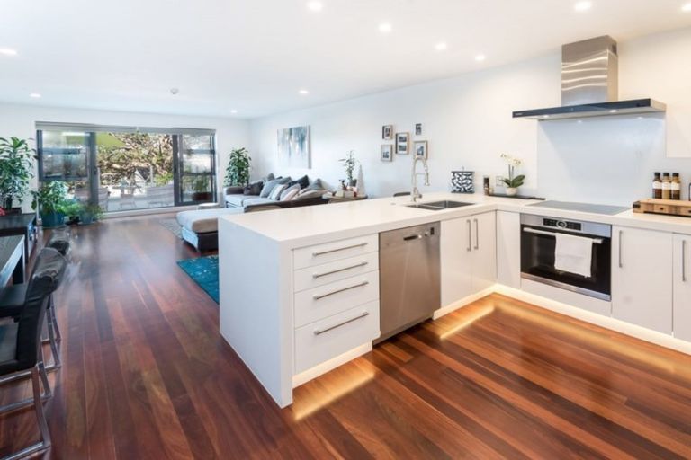 Photo of property in 2/5 Cook Street, Howick, Auckland, 2014