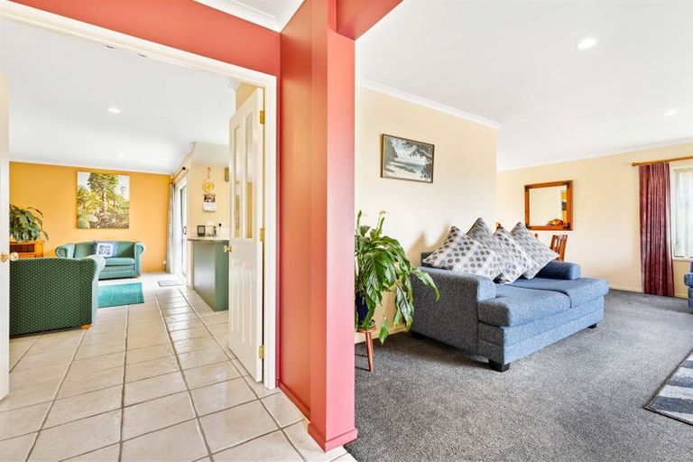 Photo of property in 58 Hillwell Drive, Henderson, Auckland, 0612