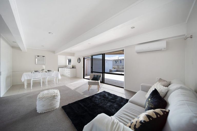 Photo of property in 12 Ronald Place, Manurewa, Auckland, 2102