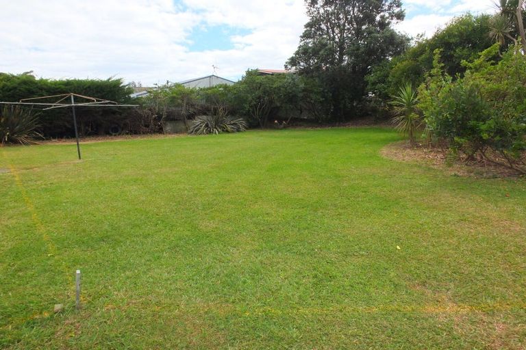 Photo of property in 17 Chaffey Street, Foxton Beach, Foxton, 4815