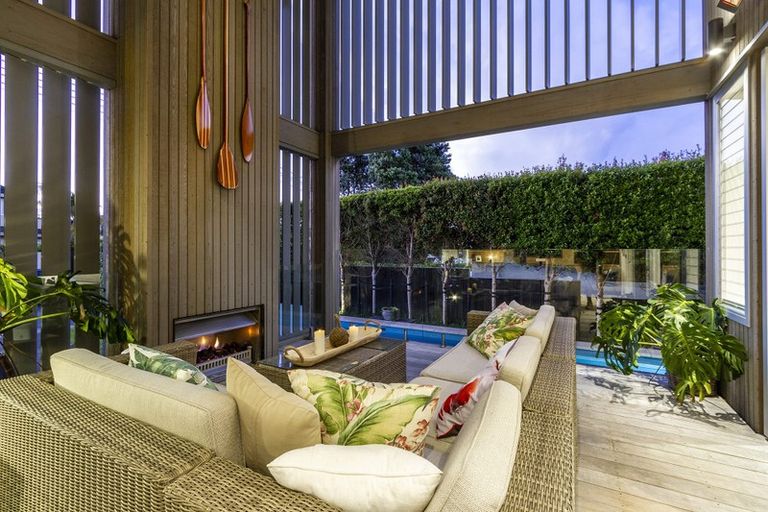 Photo of property in 21 Ocean View Road, Milford, Auckland, 0620