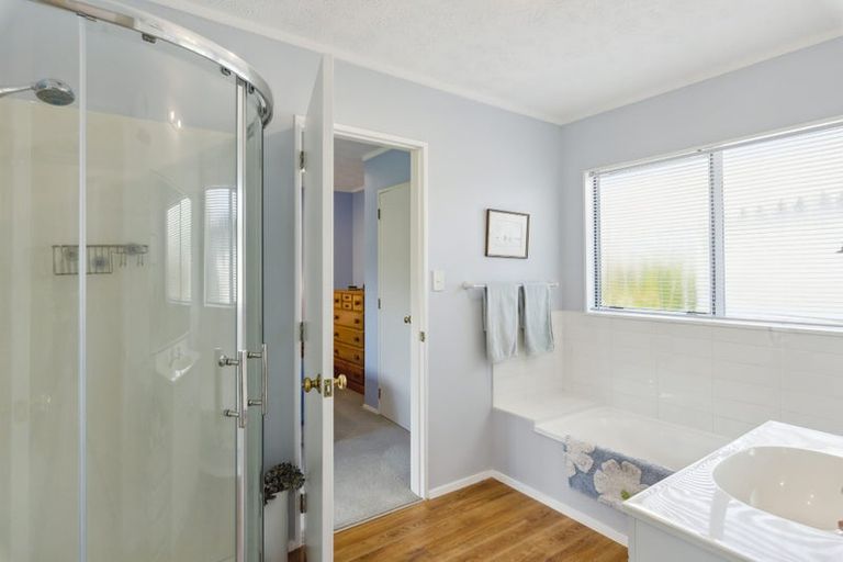 Photo of property in 13 Runanga Grove, Waikanae, 5036