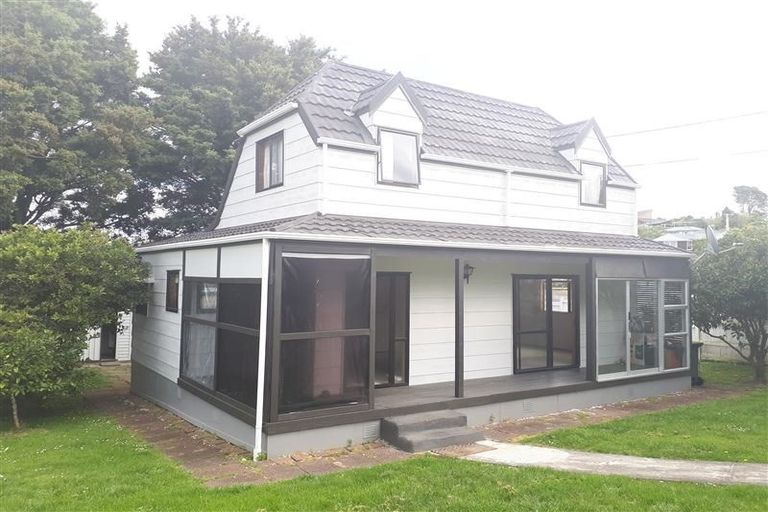 Photo of property in 2/290 Wairau Road, Glenfield, Auckland, 0629