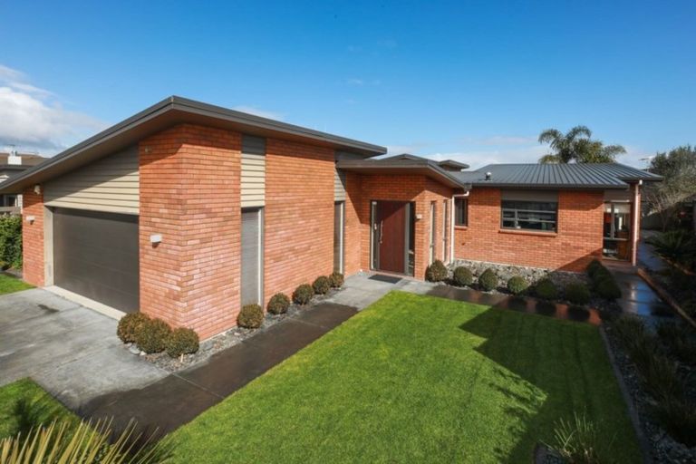 Photo of property in 13 Gibbston Close, Huntington, Hamilton, 3210