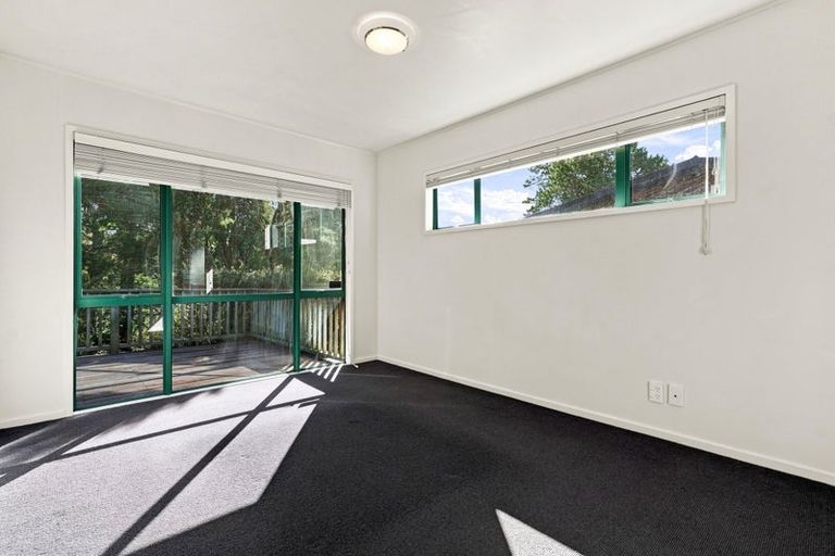 Photo of property in 1/11 Saddleback Rise, Murrays Bay, Auckland, 0630