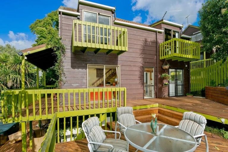 Photo of property in 2/81 Waipa Street, Birkenhead, Auckland, 0626