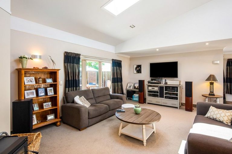 Photo of property in 26 Gandalf Crescent, Paraparaumu, 5032