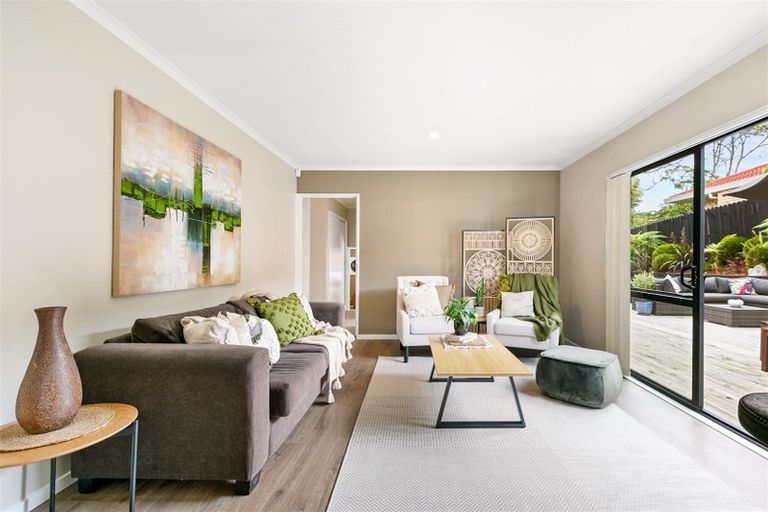 Photo of property in 13 Berkshire Terrace, Massey, Auckland, 0614