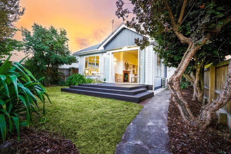 Photo of property in 87 Edward Avenue, Edgeware, Christchurch, 8013