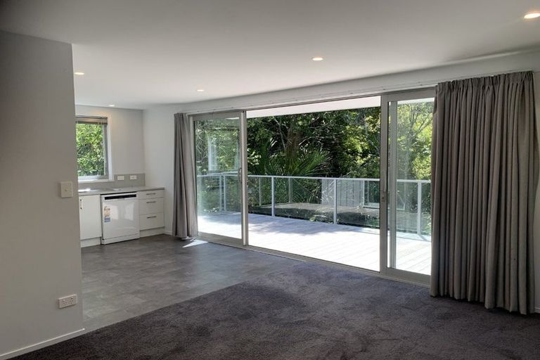 Photo of property in 28 Pupuke Road, Hillcrest, Auckland, 0627