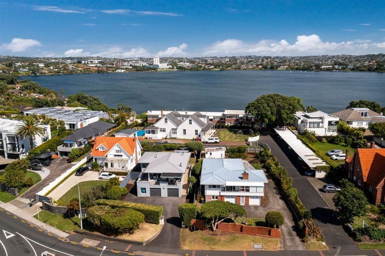 Photo of property in 190 Hurstmere Road, Takapuna, Auckland, 0622