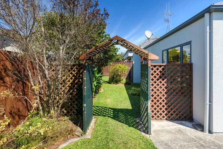 Photo of property in 1 Logan Place, Kelvin Grove, Palmerston North, 4414
