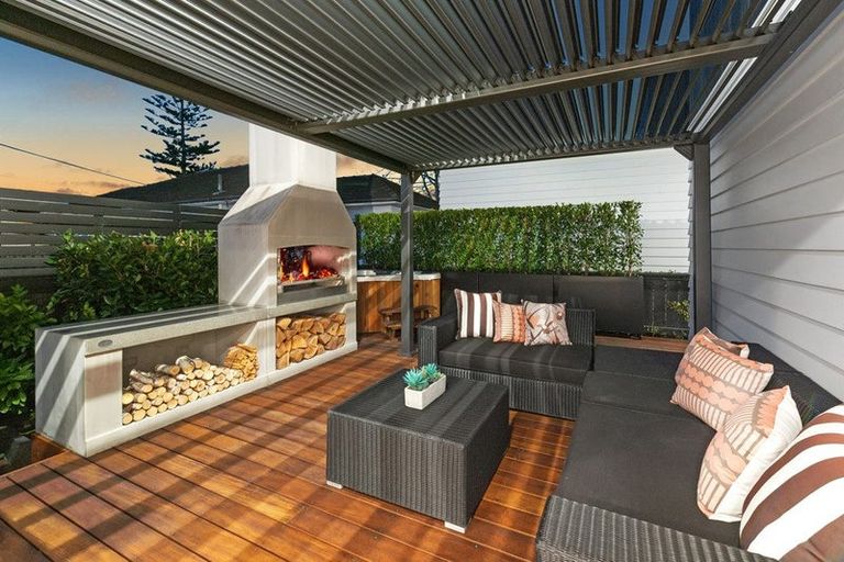 Photo of property in 4 Livingstone Street, Milford, Auckland, 0620