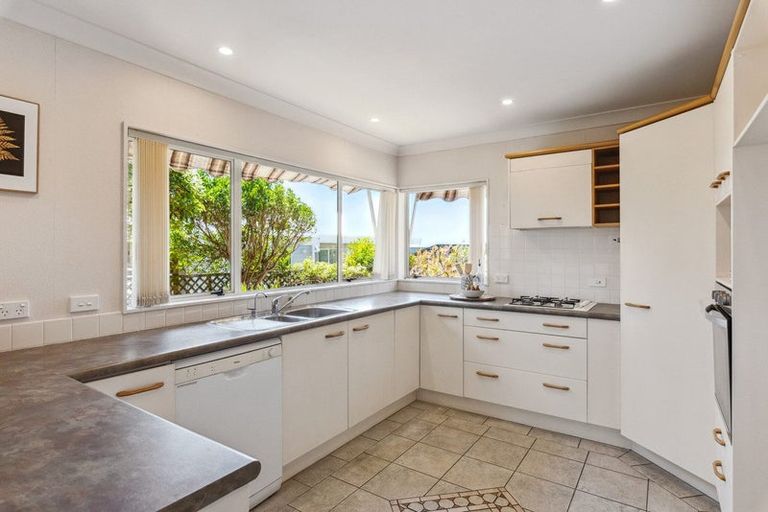 Photo of property in 174 Weggery Drive, Waikanae Beach, Waikanae, 5036