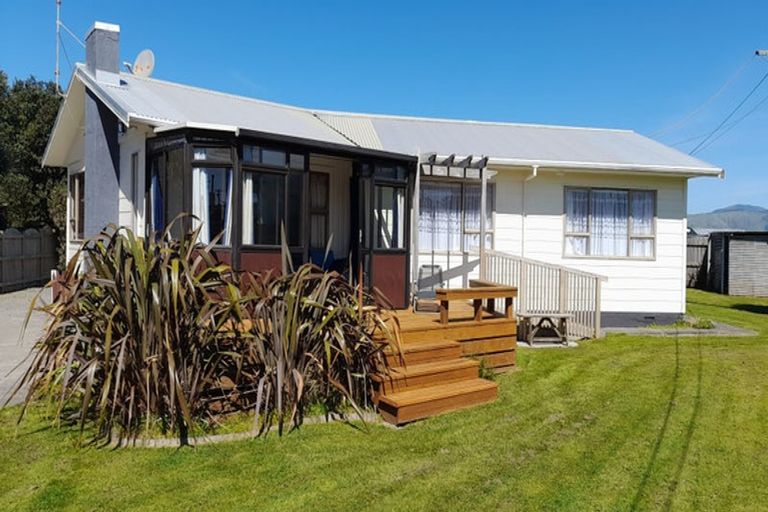 Photo of property in 22a The Avenue, Otaki Beach, Otaki, 5512