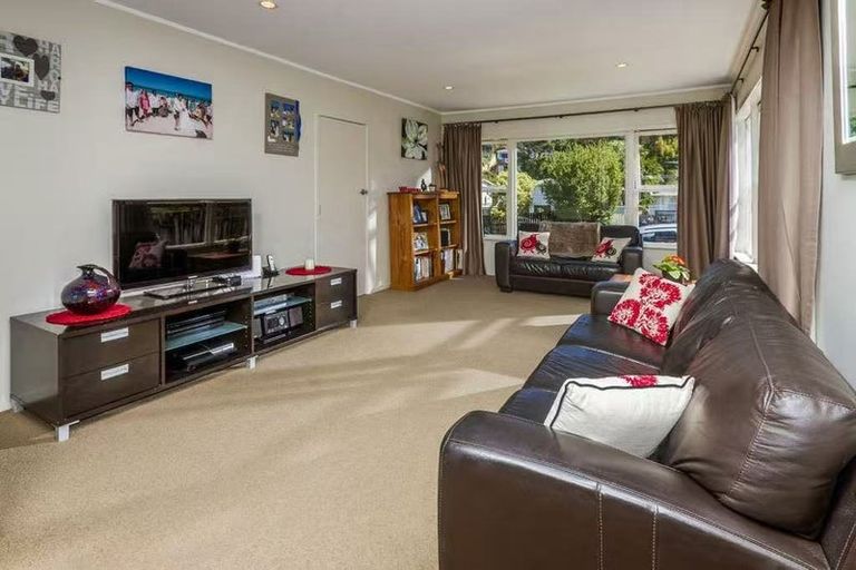 Photo of property in 12 Halberg Street, Glenfield, Auckland, 0629