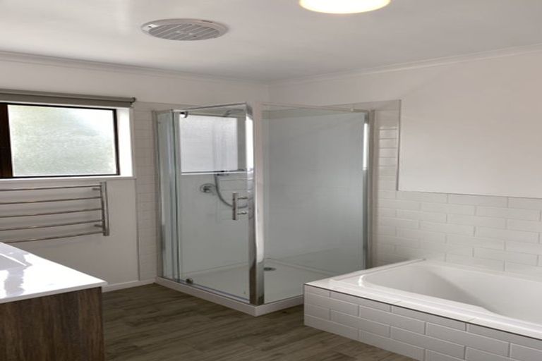 Photo of property in 13 Gilbass Avenue, Hamilton Lake, Hamilton, 3204