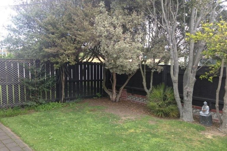 Photo of property in 2/3 Binstead Place, Avondale, Christchurch, 8061