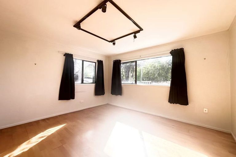 Photo of property in 3 Beulah Avenue, Rothesay Bay, Auckland, 0630