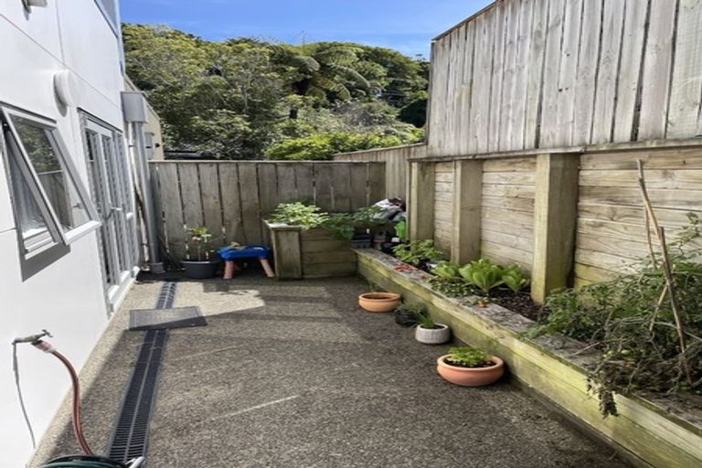 Photo of property in 4/12 Agra Crescent, Khandallah, Wellington, 6035