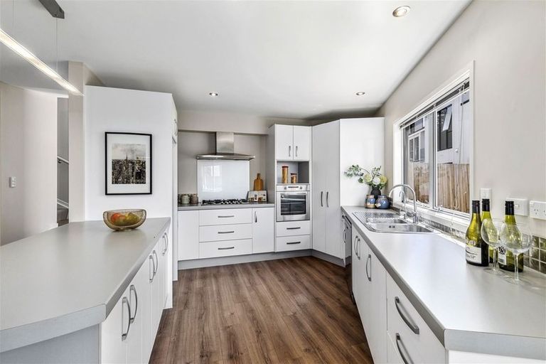 Photo of property in 280a East Coast Road, Forrest Hill, Auckland, 0620