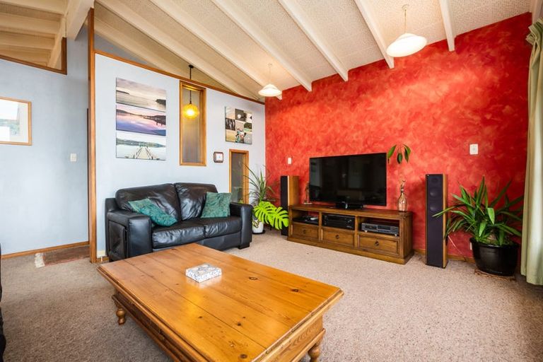 Photo of property in 22c Kahu Road, Paremata, Porirua, 5024