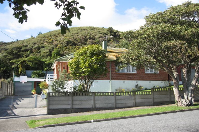 Photo of property in 43 Judd Crescent, Naenae, Lower Hutt, 5011