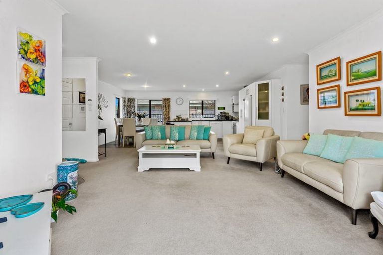 Photo of property in 19 Raabia Close, Parakai, 0830