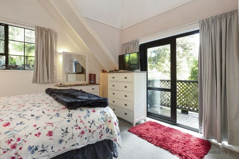 Photo of property in 208 Woodlands Park Road, Titirangi, Auckland, 0604