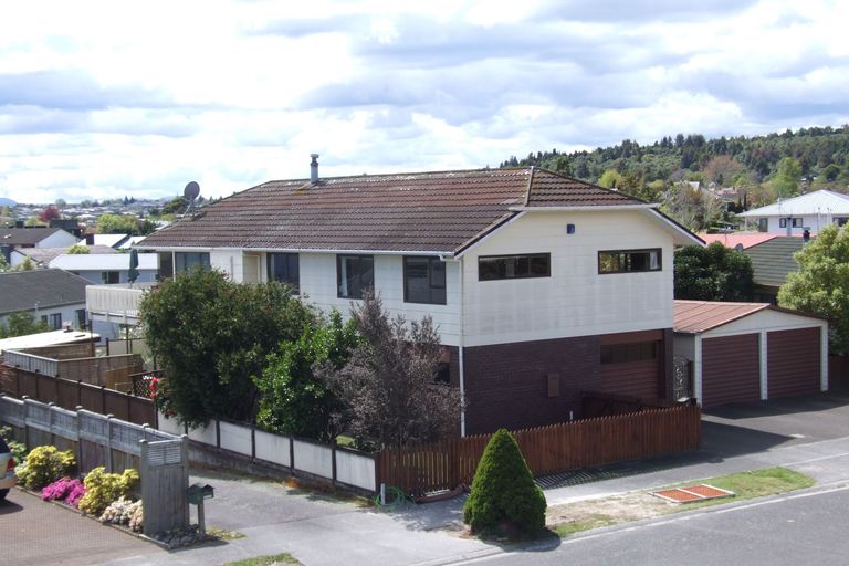 Photo of property in 2 Kempton Place, Richmond Heights, Taupo, 3330