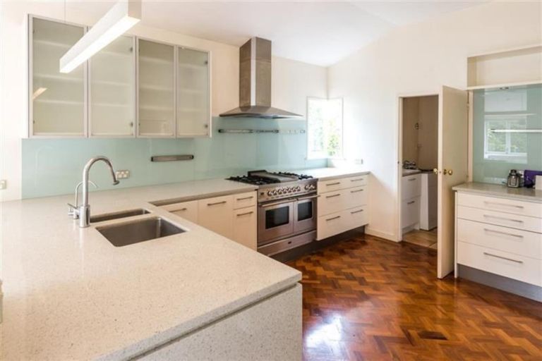 Photo of property in 9 Clarence Road, Northcote Point, Auckland, 0627