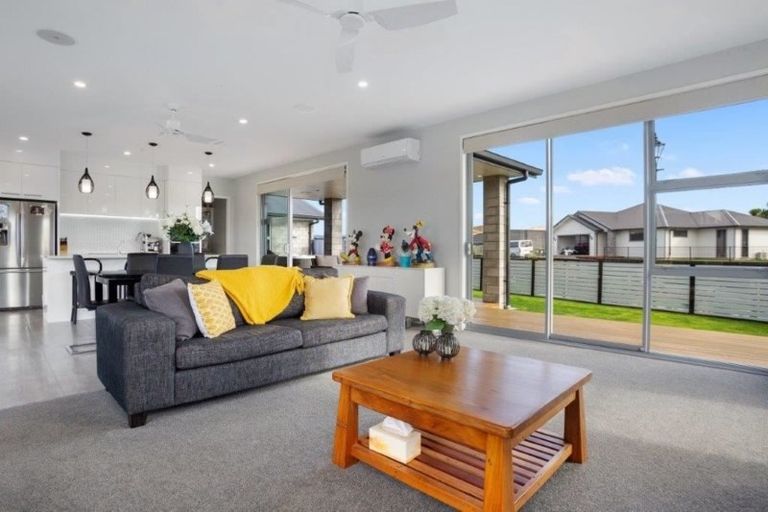 Photo of property in 21 Greystone Place, Omokoroa, 3114