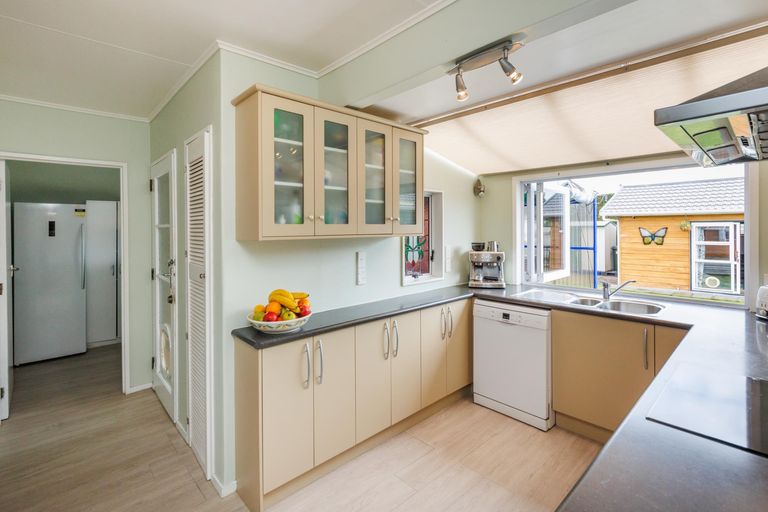 Photo of property in 43 Benmore Avenue, Cloverlea, Palmerston North, 4412