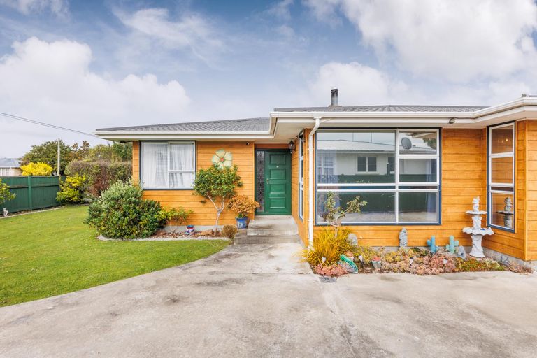 Photo of property in 43 Benmore Avenue, Cloverlea, Palmerston North, 4412