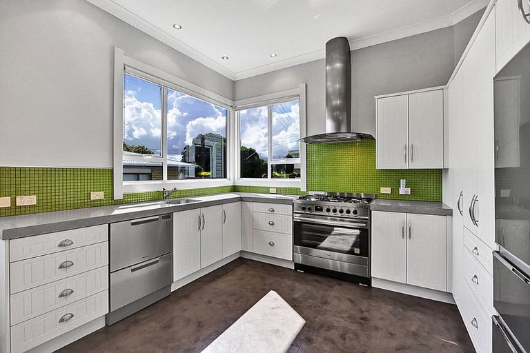 Photo of property in 30 Puriri Street, Hawera, 4610