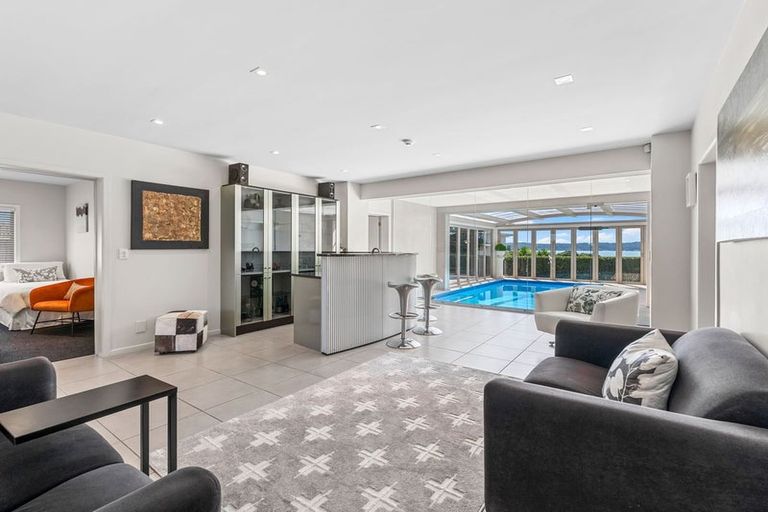 Photo of property in 8 Kawai Rise, Te Atatu Peninsula, Auckland, 0610