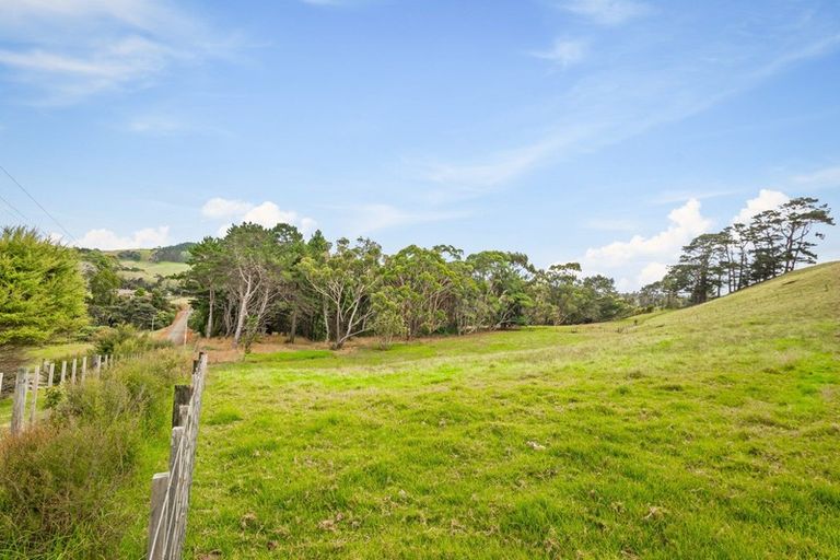 Photo of property in 196 Muriwai Valley Road, Muriwai, Waimauku, 0881