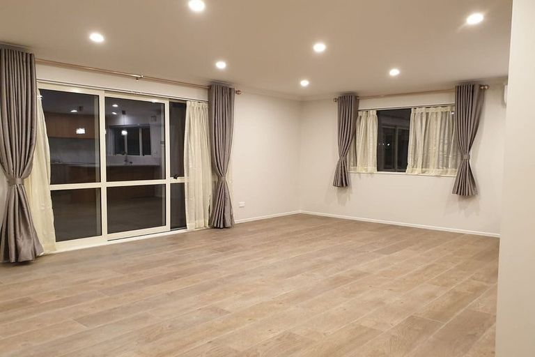 Photo of property in 7a Marco Place, Highland Park, Auckland, 2010