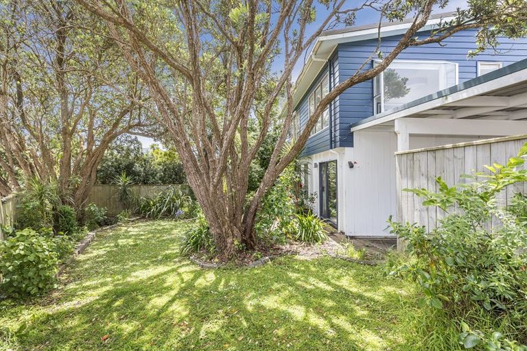 Photo of property in 12 Florio Terrace, Tawa, Wellington, 5028