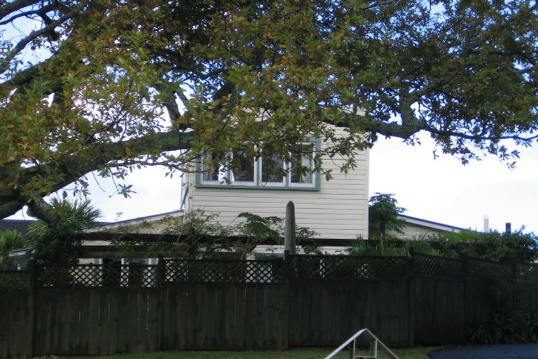 Photo of property in 2/5 View Road, Shelly Park, Auckland, 2014