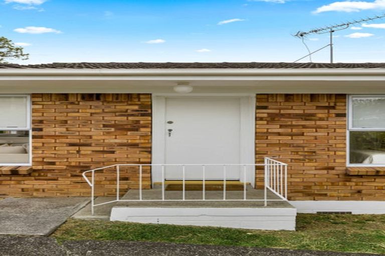 Photo of property in 1/242 Onewa Road, Birkenhead, Auckland, 0626