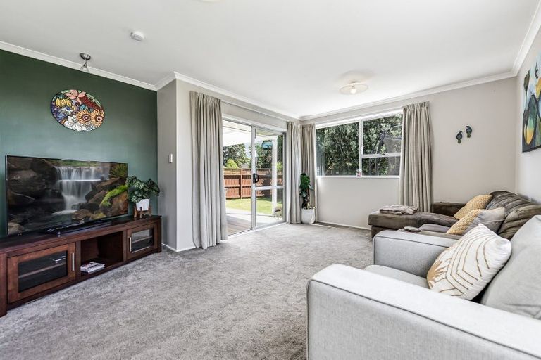 Photo of property in 102 Oakfield Crescent, Pukete, Hamilton, 3200