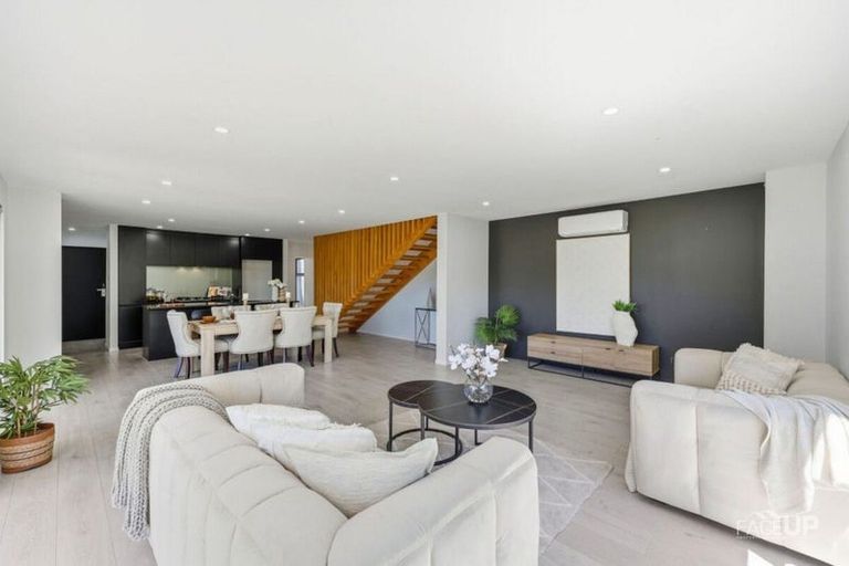Photo of property in 111d Woodglen Road, Glen Eden, Auckland, 0602