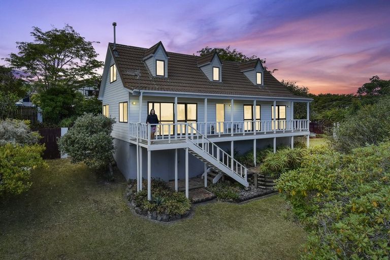 Photo of property in 2 Paulownia Place, Totara Heights, Auckland, 2105