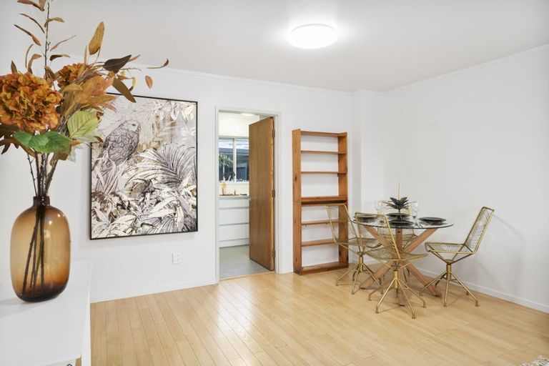 Photo of property in 2/43 Rimu Street, New Lynn, Auckland, 0600