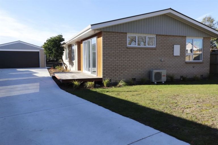 Photo of property in 9 Betula Place, Parklands, Christchurch, 8083