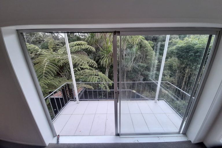 Photo of property in 37 West Lynn Road, Titirangi, Auckland, 0604