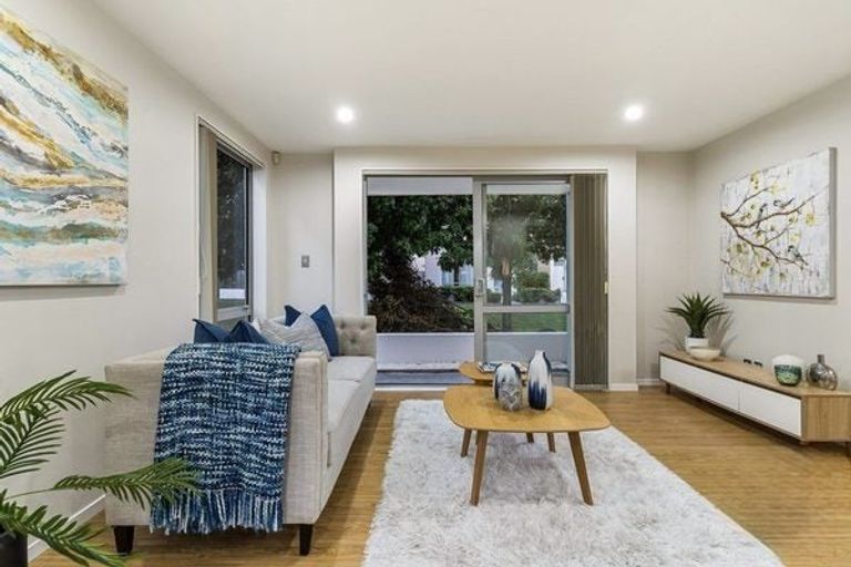 Photo of property in 11 Phar Lap Crescent, Takanini, 2112